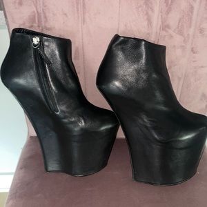 Giuseppe Zanotti Curve Leather Gem Boots